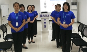 中岳店開(kāi)展綜合服務(wù)崗技能及禮儀培訓