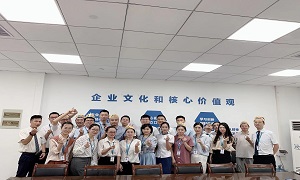 “紅星閃閃耀我心 愛(ài)國愛(ài)企往前行”——漢口店為員工慶生
